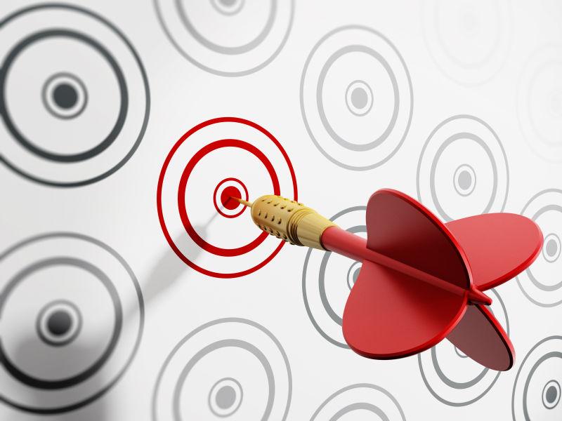 插着红色标靶中心的飞镖