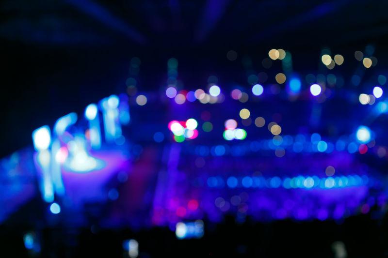 音乐会台下的影迷们剪影