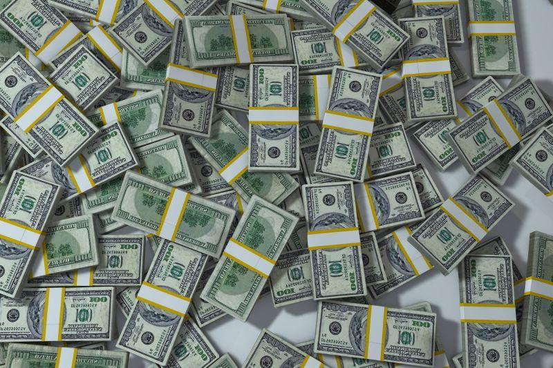 一捆捆百元美钞