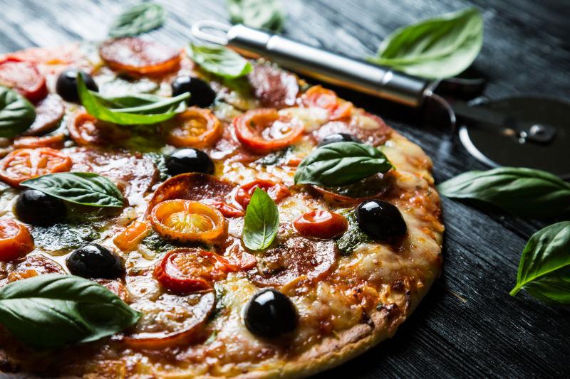 意大利腊肠美味披萨