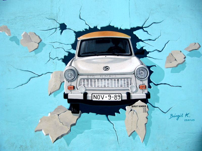 墙壁上汽车涂鸦