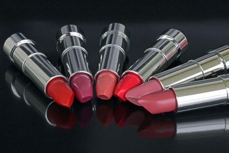 多种颜色口红