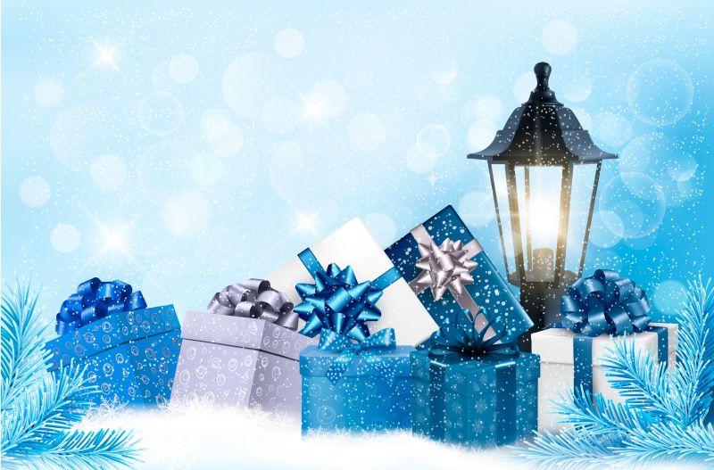 蓝色背景中的蓝色圣诞节礼盒和灯笼