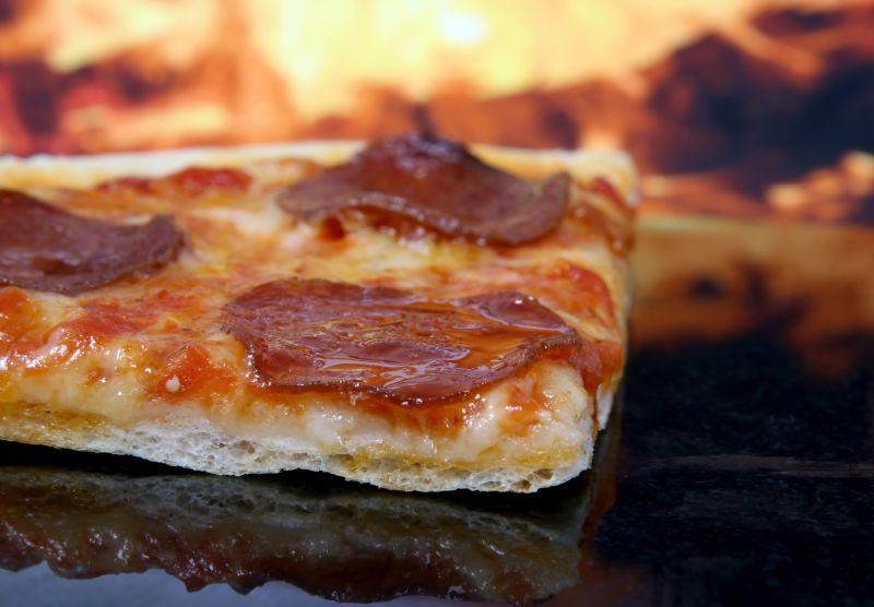 传统的意大利香肠比萨