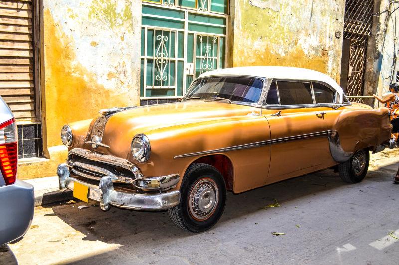 黄色复古老爷汽车