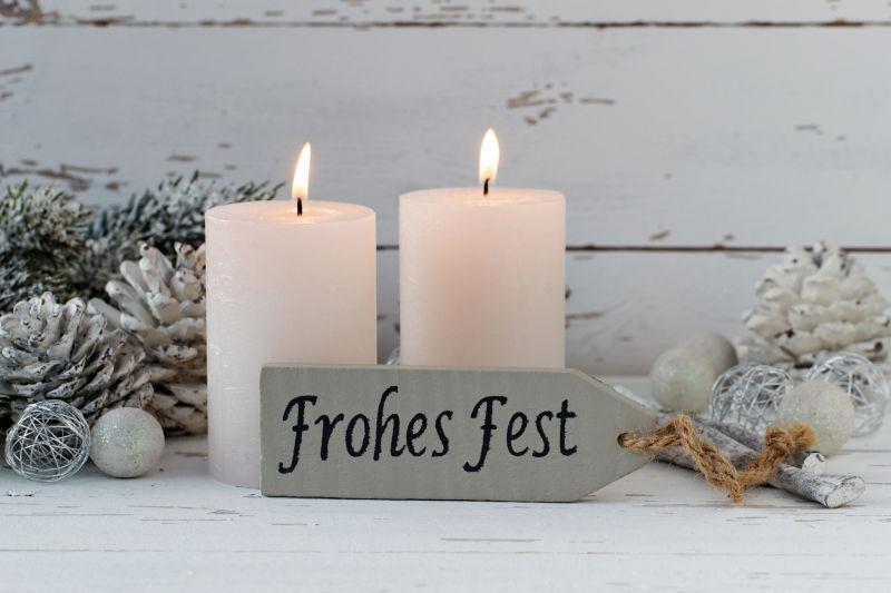 圣诞节快乐白色蜡烛