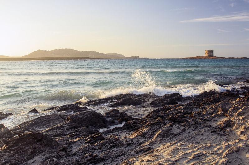 岩石海岸和海浪