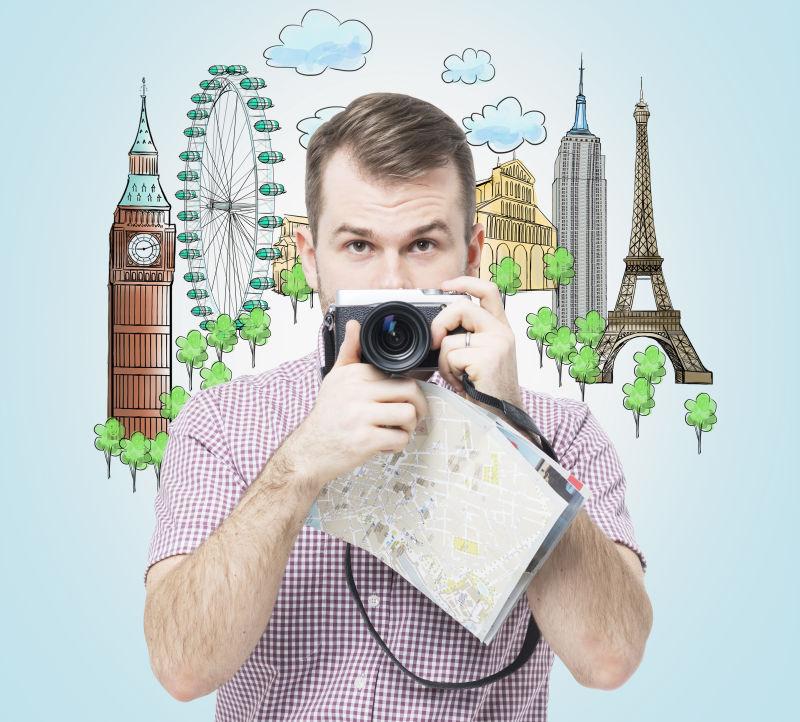 一位带着相机的英俊游客的的旅游景点