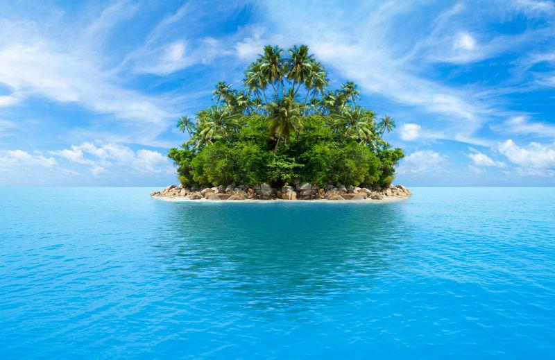 蓝色海洋中的热带岛屿