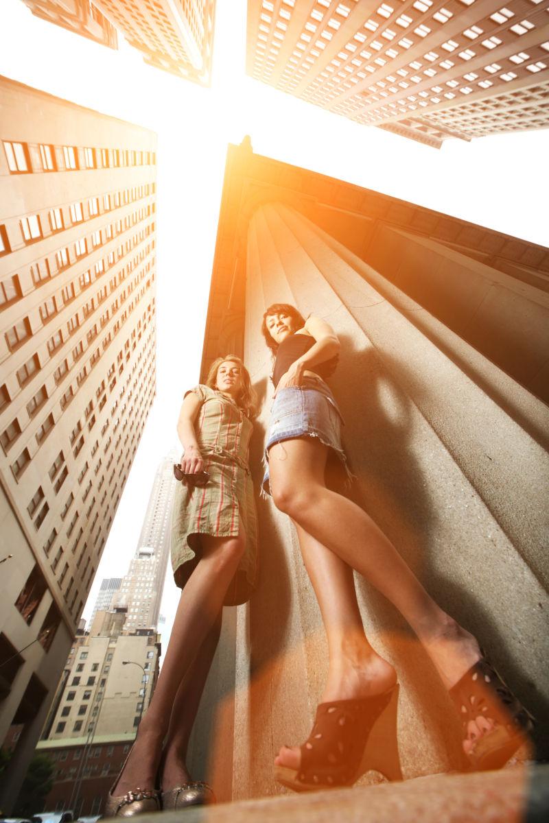 纽约的两个性感年轻女人