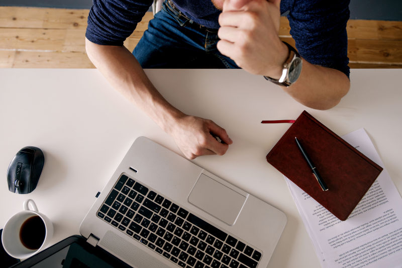 笔记本电脑与设计师