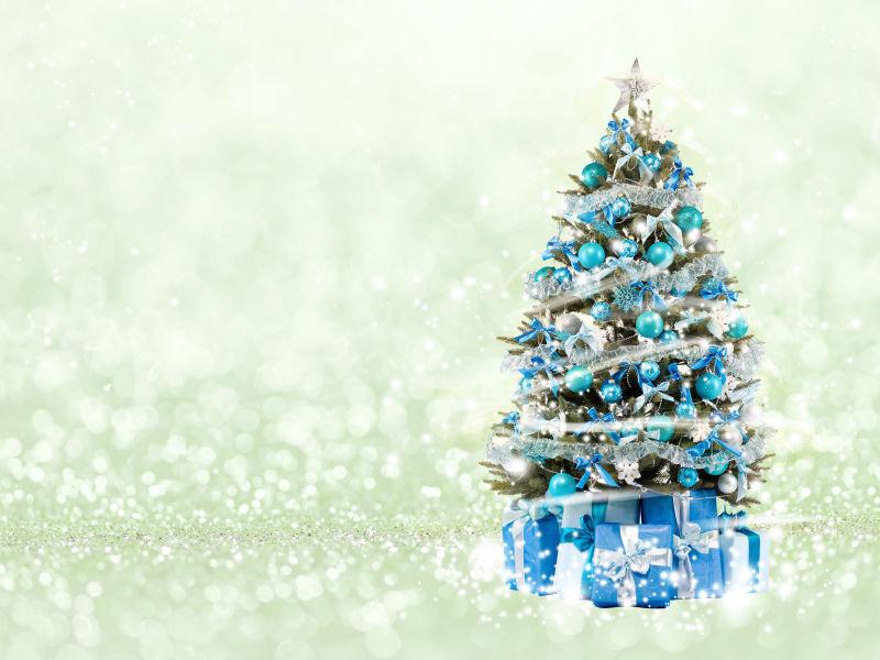 圣诞树上的圣诞灯