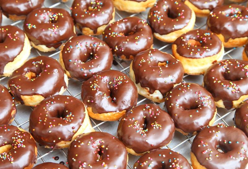 美味的巧克力甜甜圈