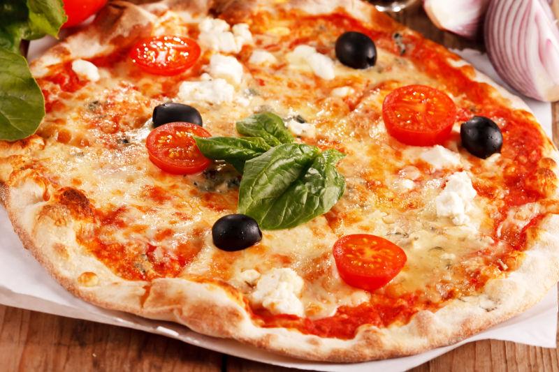 美味的番茄比萨饼