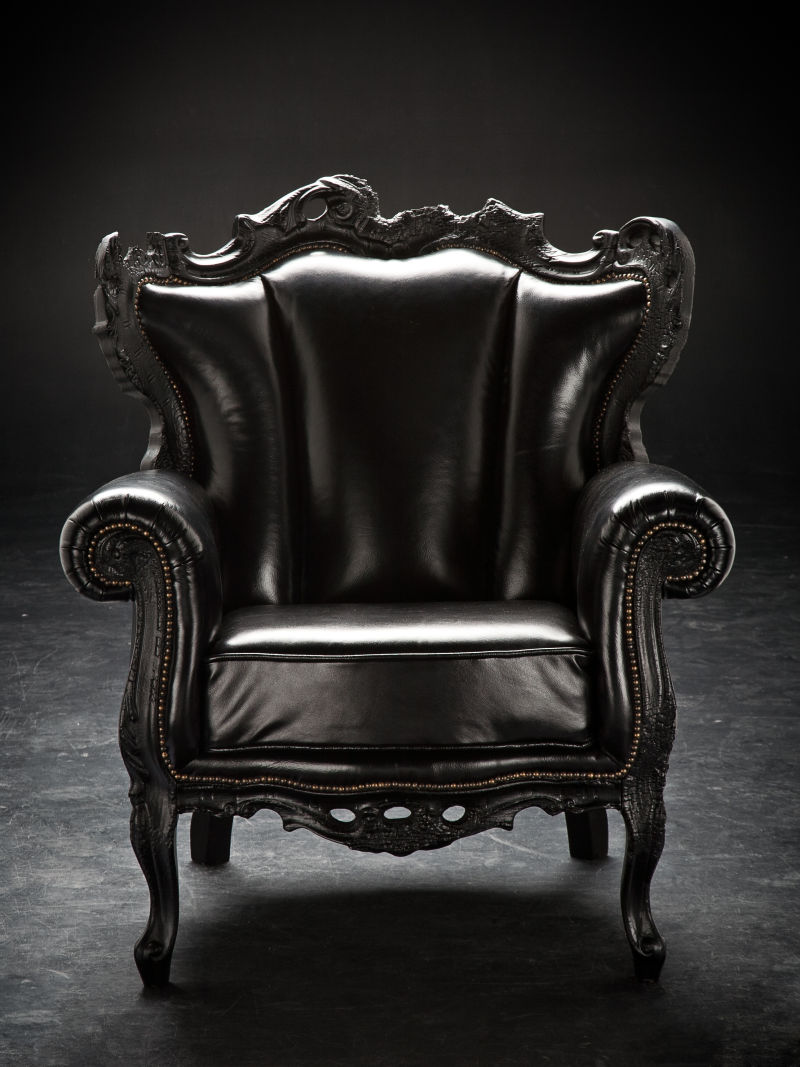 Винтажное кожаное кресло черное