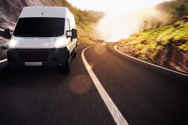 公路上的运输车