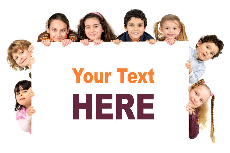 躲在白板后面的快乐儿童