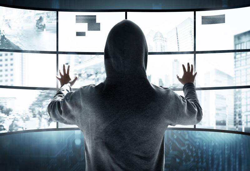 正在获取大屏幕信息的黑客