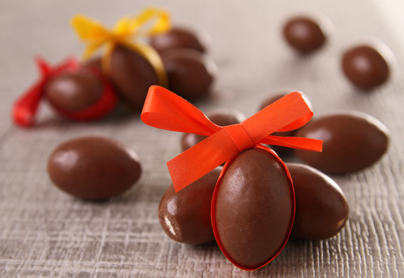 打着蝴蝶结的复活节彩蛋