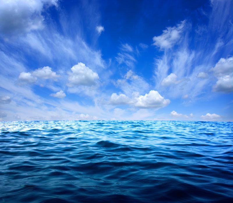 美丽的蓝色大海