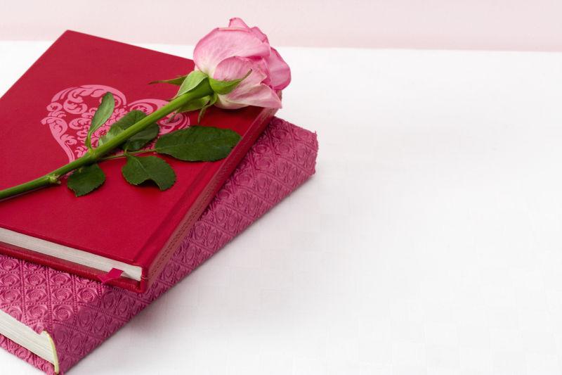书上的红玫瑰