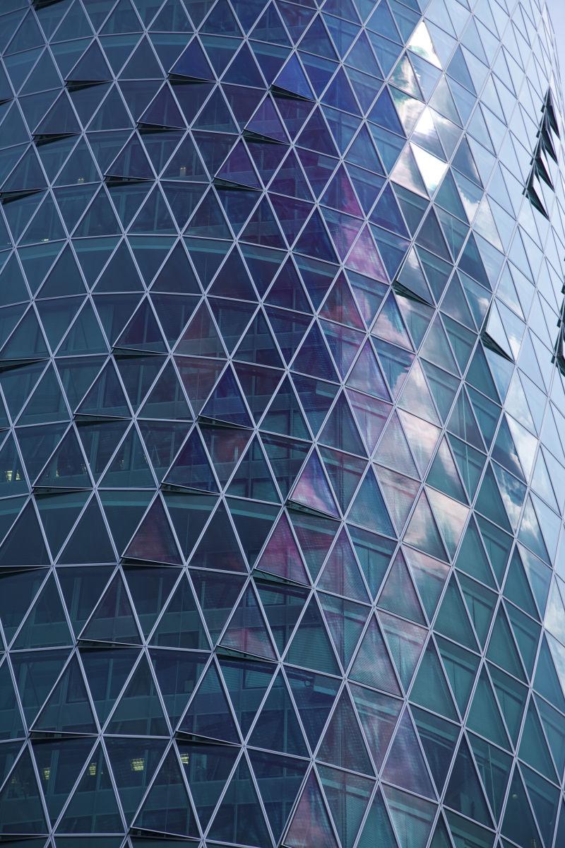 造型别致的现代化办公大楼