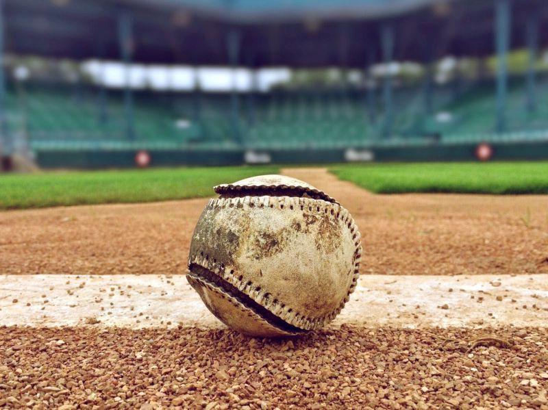 棒球场上的棒球