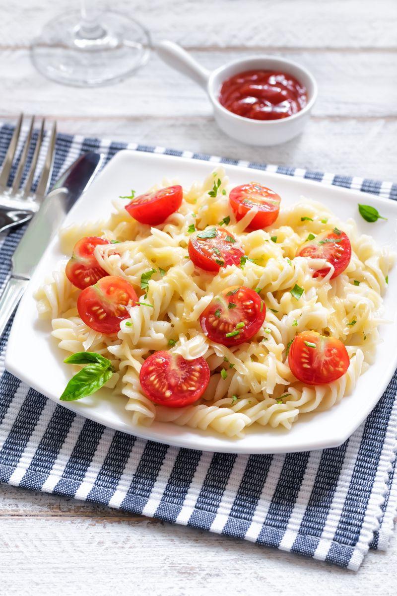 餐布上美味的意大利面