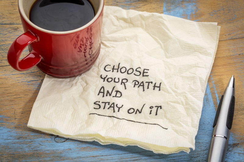 选择道路继续前进概念