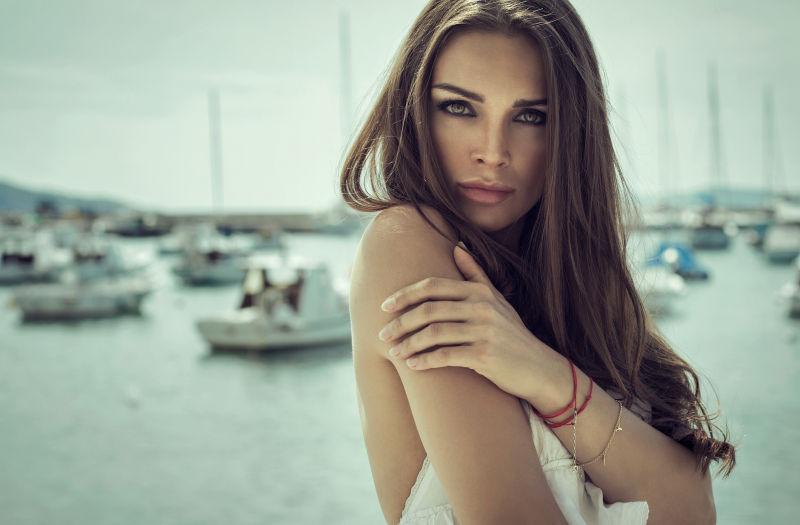 海港边的性感美女