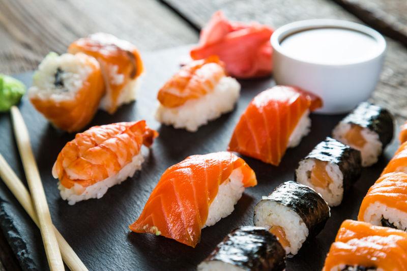 三文鱼虾肉寿司