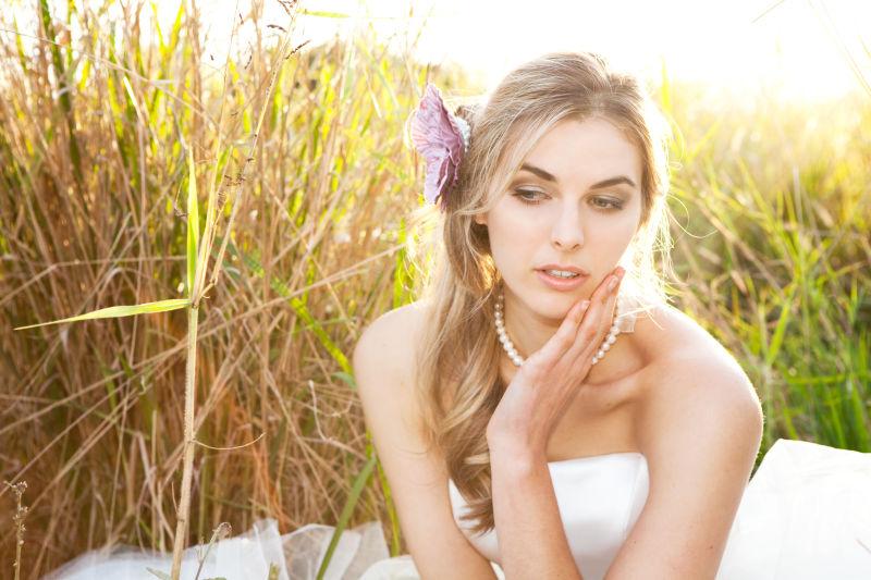 稻田里的美女新娘