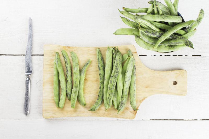 木桌上的四季豆