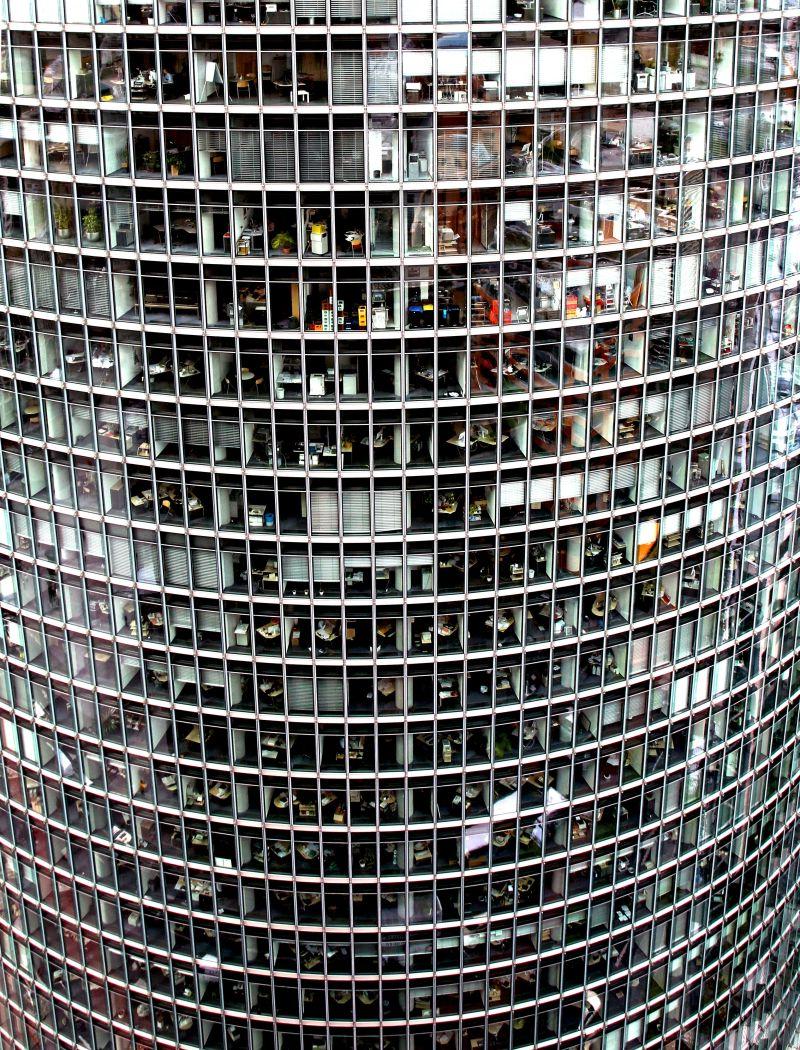 城市现代透明玻璃建筑