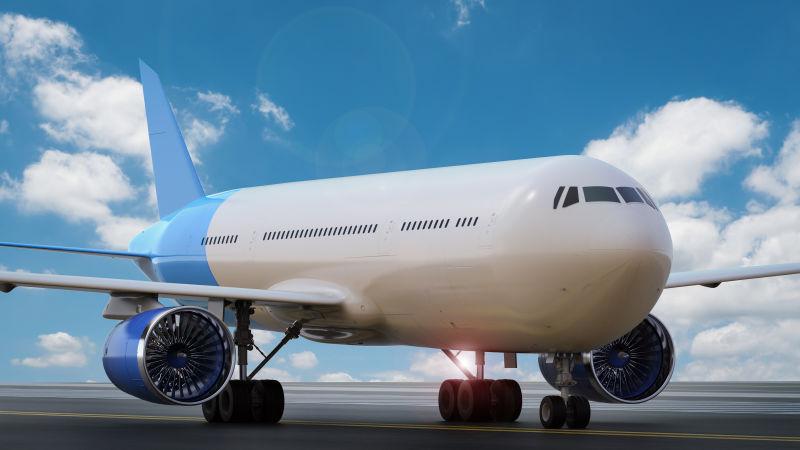 阳光下跑道上的飞机