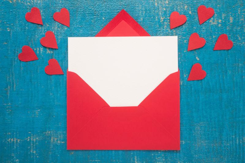 蓝色背景下的情人节空白贺卡