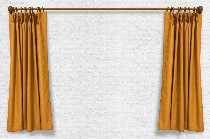白色砖墙上的黄色窗帘