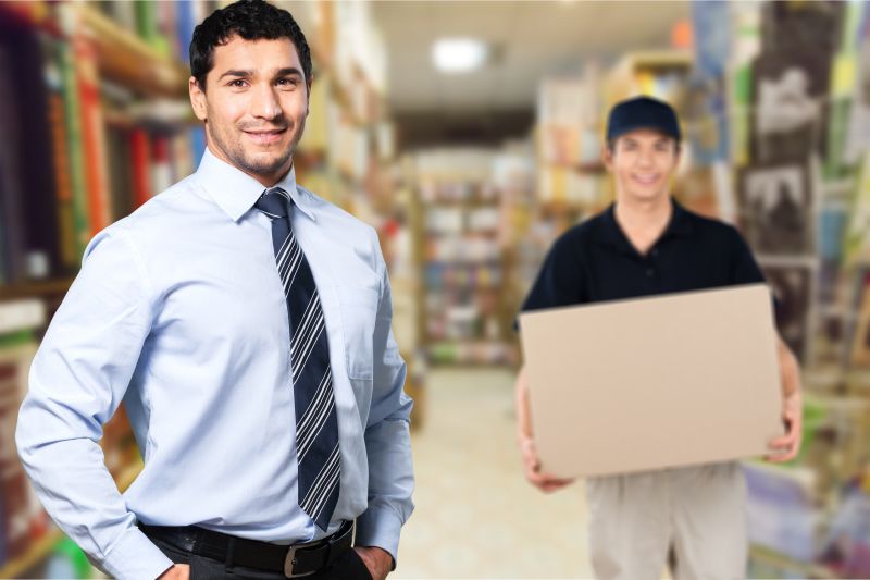 派送快递的小哥