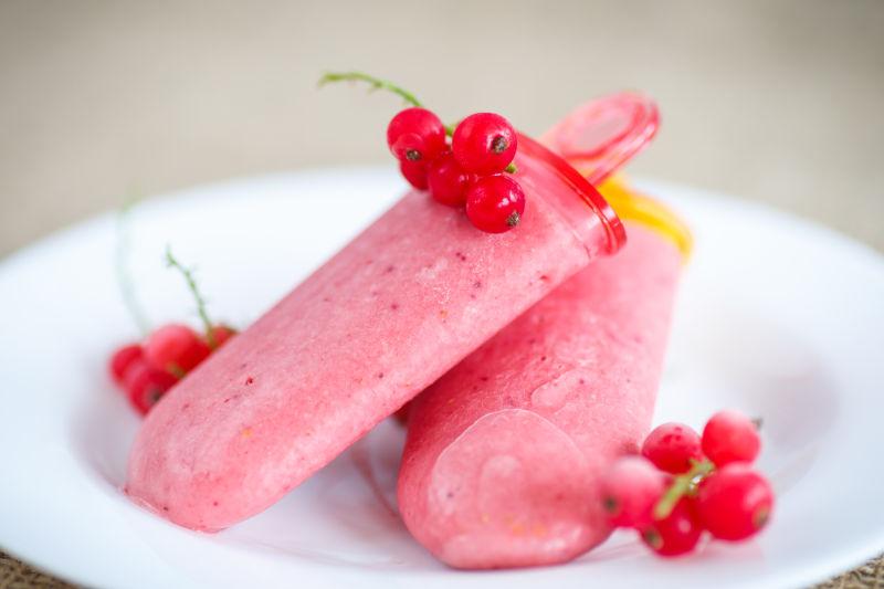 自制的美味草莓冰淇淋