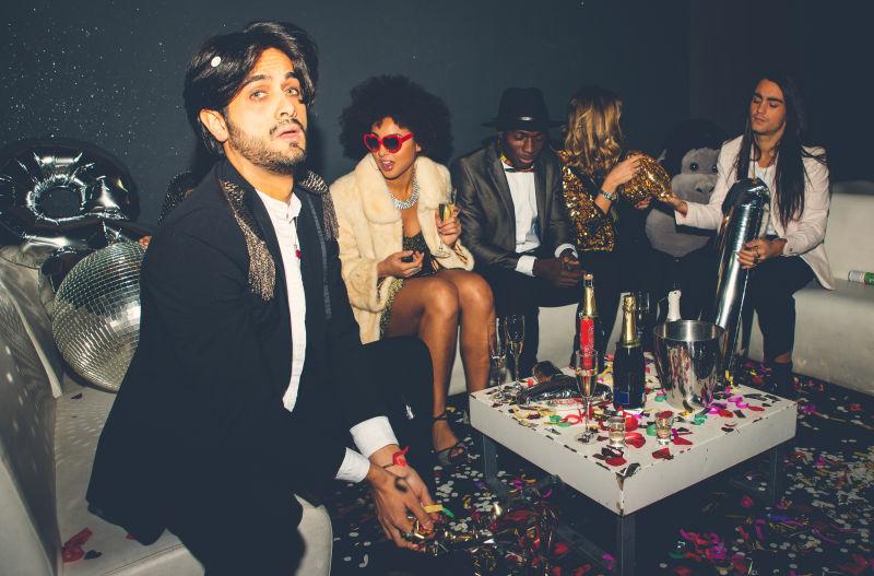 新年聚会的人们