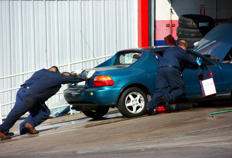 推汽车的修理工