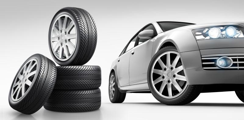 汽车旁边的轮胎