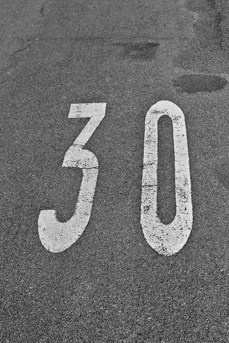 公路上30道路路标