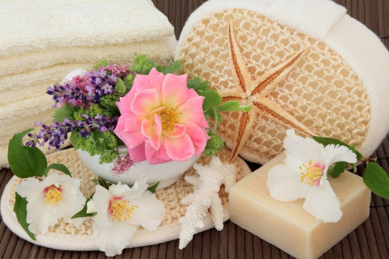 毛巾与花瓣