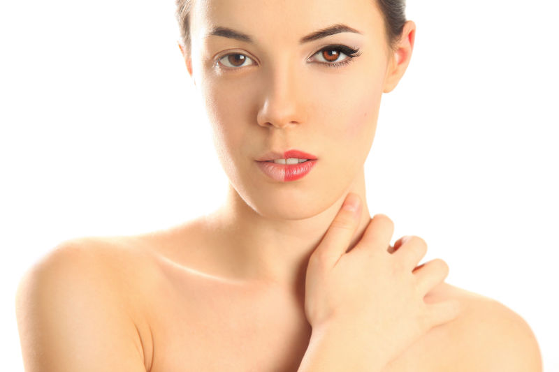 女人左右脸有无化妆区别