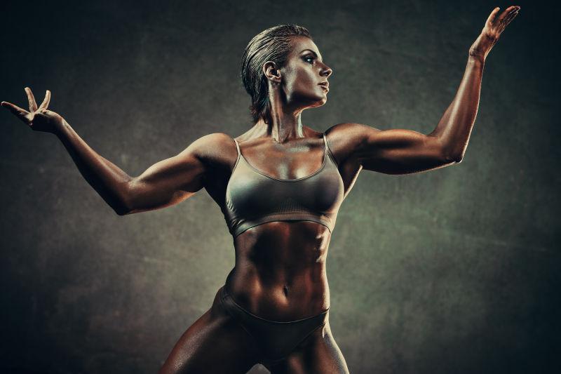 健身肌肉发达的美女