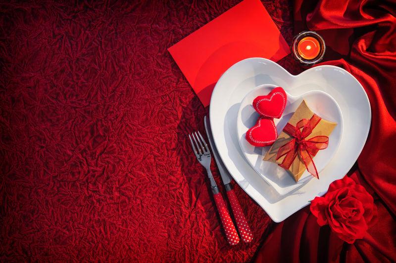 情人节的浪漫餐桌布置