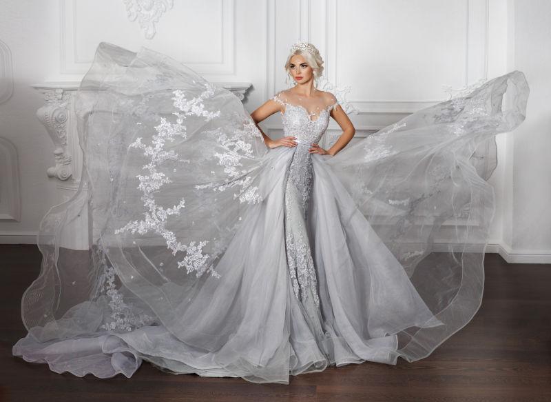 穿着华丽婚纱的时尚新娘