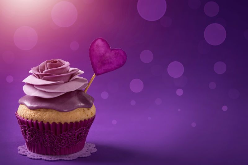 玫瑰蛋糕杯和爱心