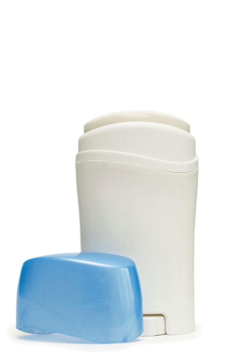 白色背景上的瓶体和蓝色盖子